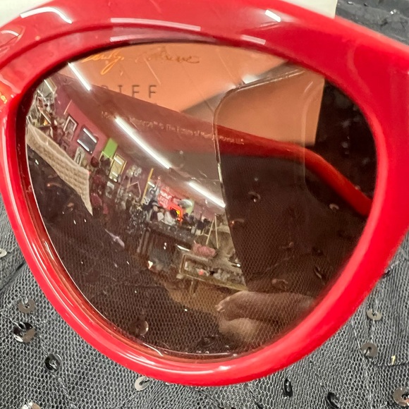 DIFF Eyewear inspired by Marilyn Monroe. Red , cat eye sunglasses w/ case - Picture 4 of 16